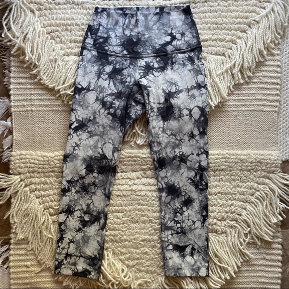 LULULEMON gray / white tie dye Wunder Under Luxtreme crop high-rise leggings 4 - Picture 2 of 11